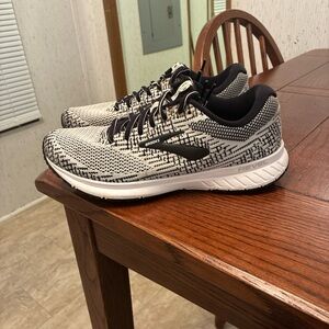 Brooks Revel 3 Shoes Women's 9.5 White Black Athletic Running Sneakers